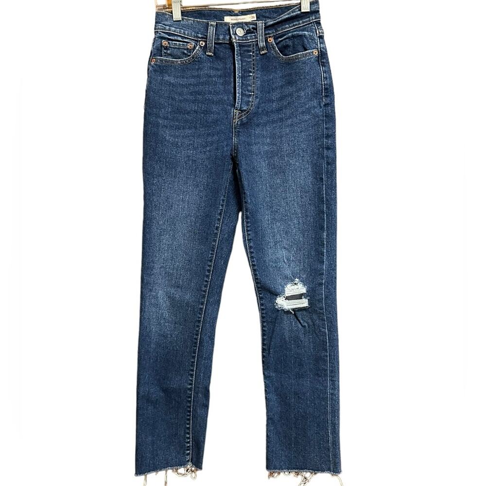 Levi’s Distressed Wedgie Straight Jean Size 26